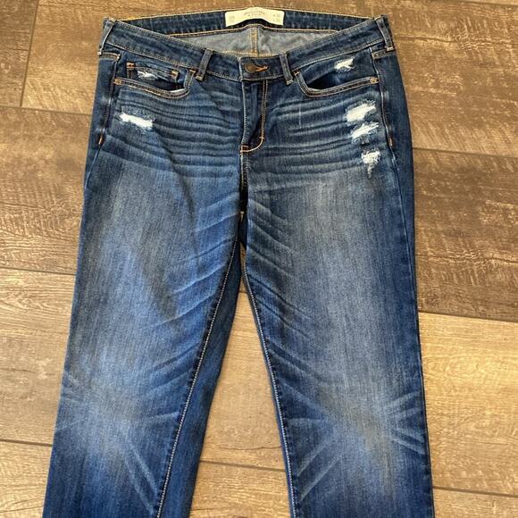 Abercrombie & Fitch Women's Distressed Slim Straight Jeans Medium Wash Size 10 - Picture 2 of 9